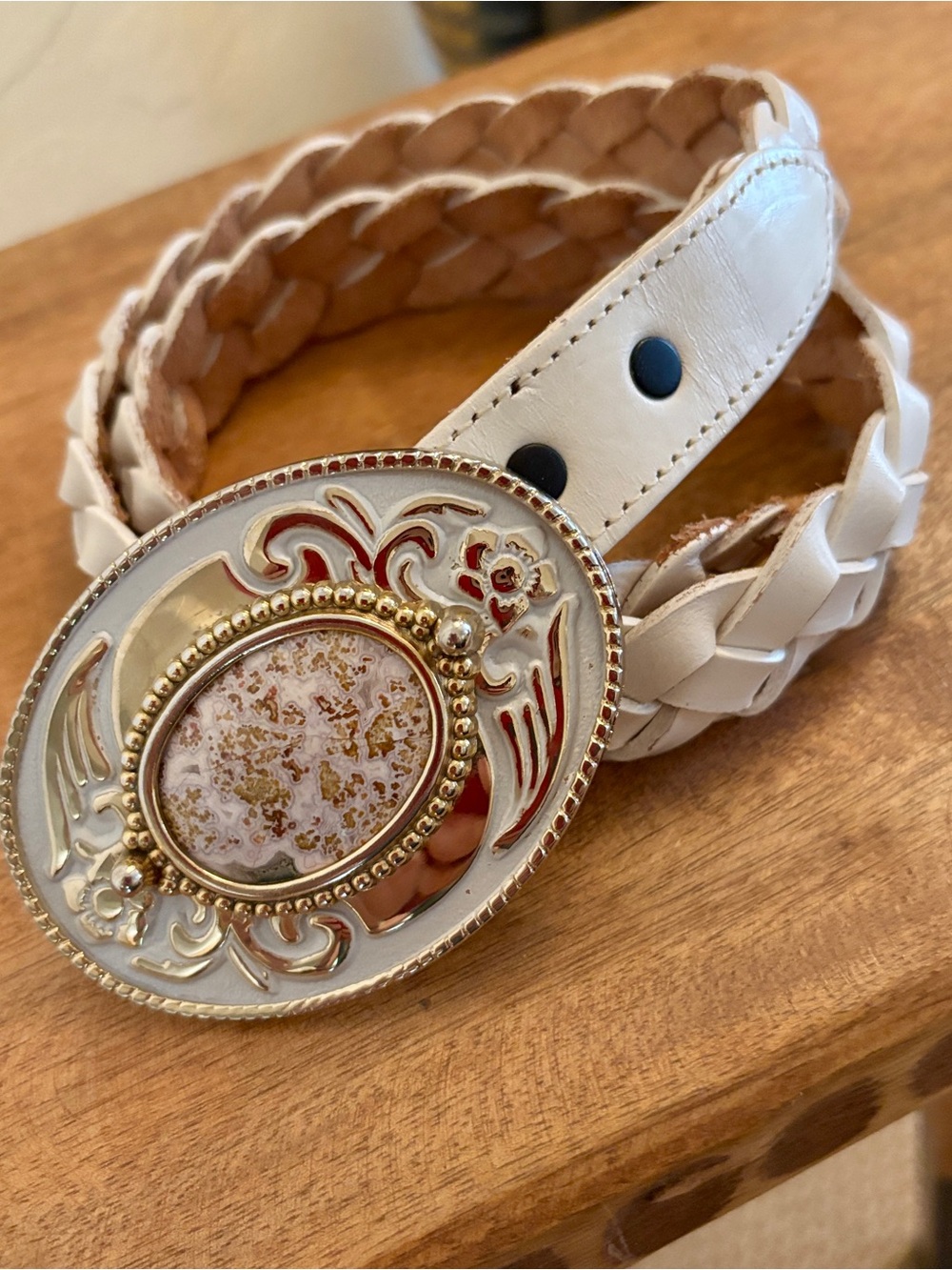 Justin White Leather Belt Large White & Gold-Tone Oval Agate Cabachon Buckle